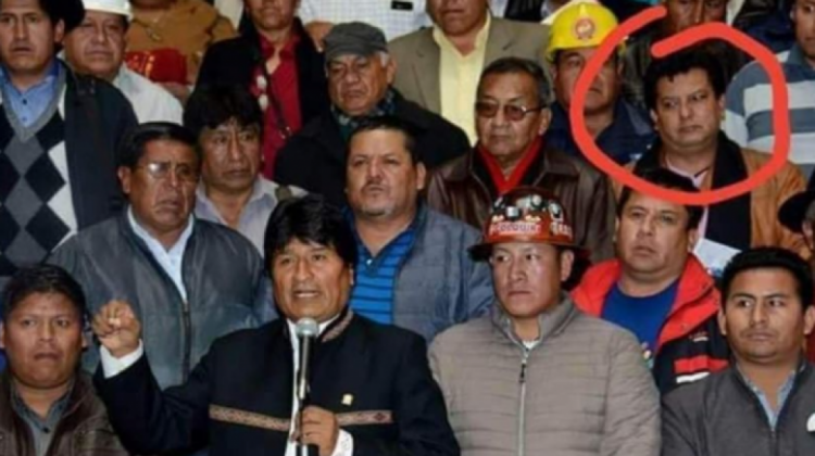 Max Mendoza, junto a otras organizaciones sociales, respaldando a la gestión del expresidente Evo Morales.
