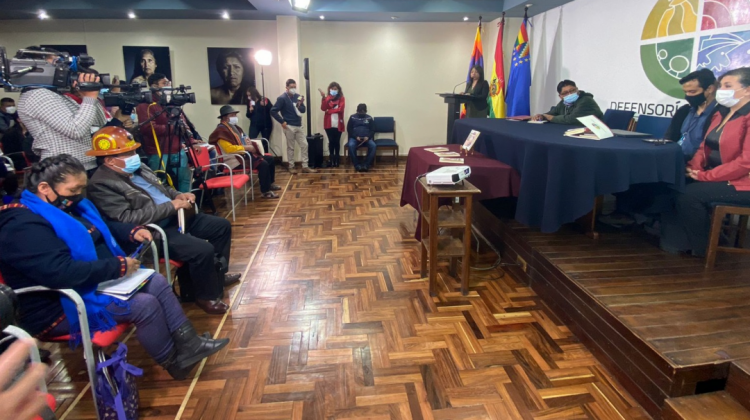 La presentación del informe en la Defensoría del Pueblo. Foto: DP