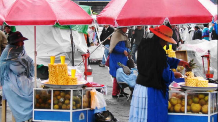Comercio informal de jugos. Foto: Pieb