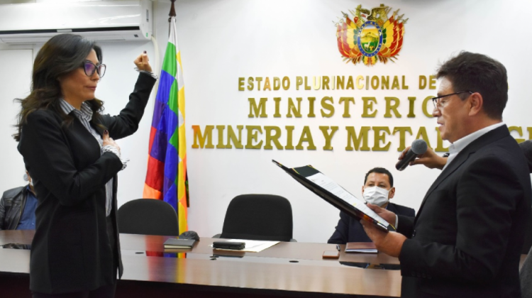 Ministro posesiona a Nilza López en la AJAM. Foto: Ministerio