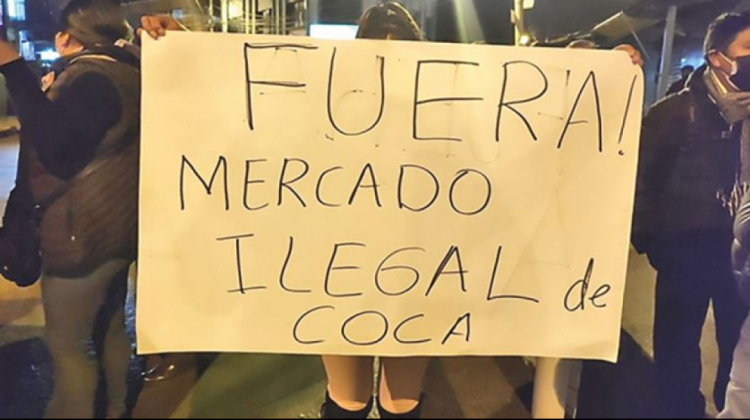 Protesta de vecinos contra el nuevo mercado de coca