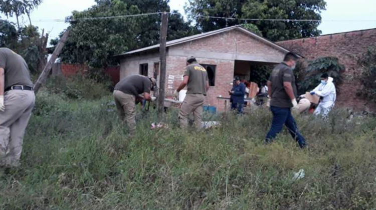 Efectivos policiales realizan inspecciones en Yapacaní. Foto: El Deber