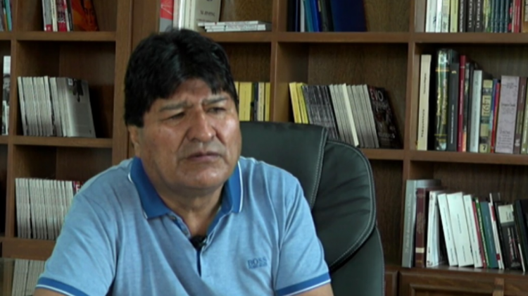 Evo Morales en su programa dominical "Evo es pueblo"