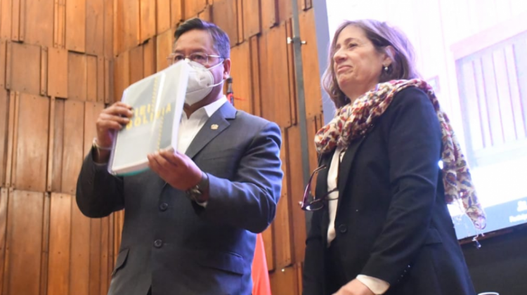 El presidente del Estado Plurinacional de Bolivia, Luis Arce Catacora, recibió el informe del GIEI. Foto: Presidencia