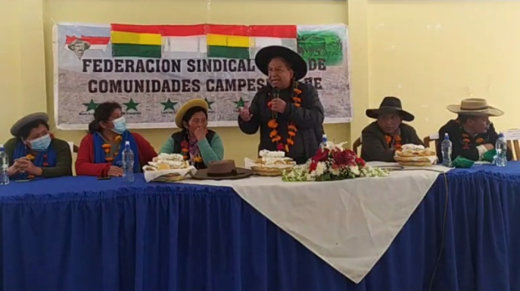 David Choquehuanca con campesinos de Tarija el 7 de agosto.