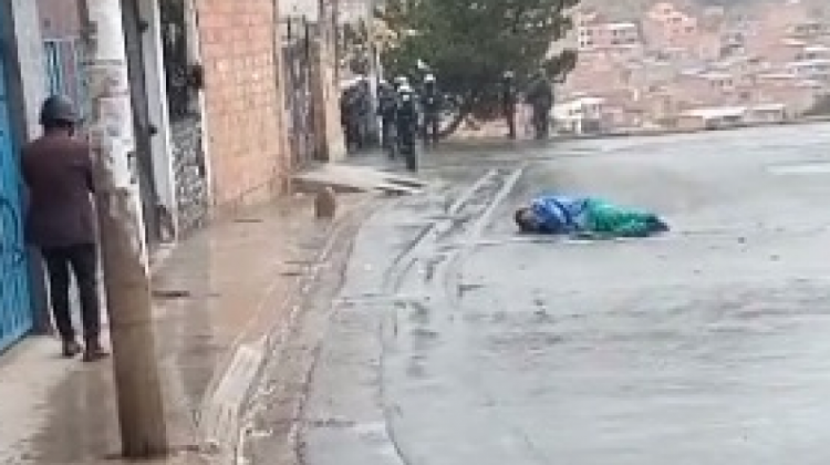 Los policías en la zona. Foto: Captura video FMBolivia