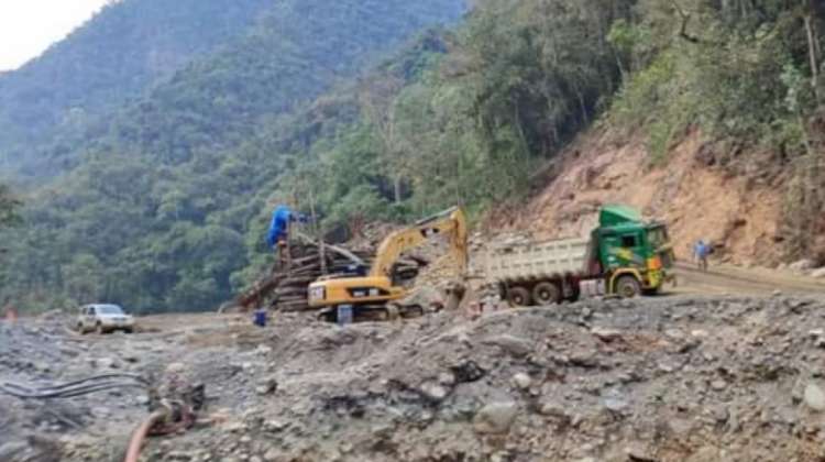 Trabajos por parte de mineros en la extracción del oro en el Madidi. Foto: Alex Villca.