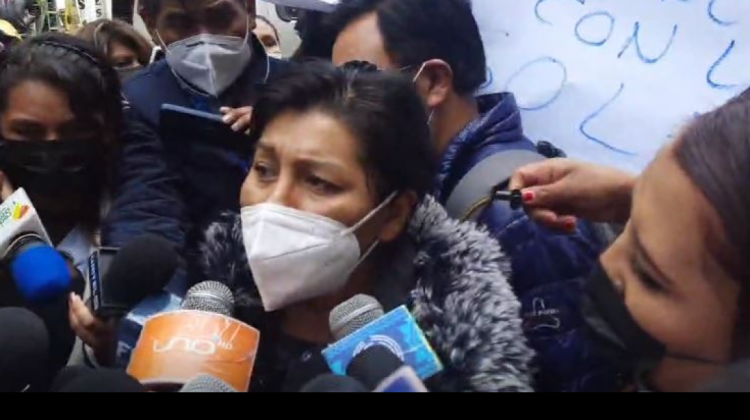 La exalcaldesa Soledad Chapetón, en inmediaciones de la Felcc El Alto, hoy. Foto: Captura de video.
