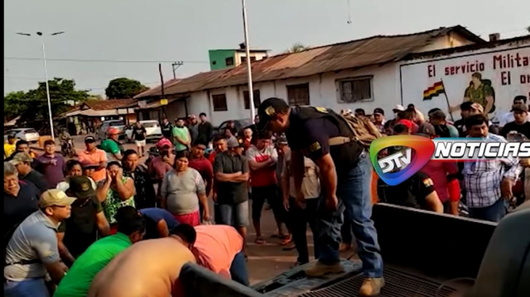 La Felcc levantó el cuerpo de la víctima para trasladarlo a la morgue. Foto: Captura