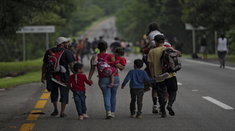 Familias venezolanas salen de su país junto a sus hijos. Foto: El Pitazo