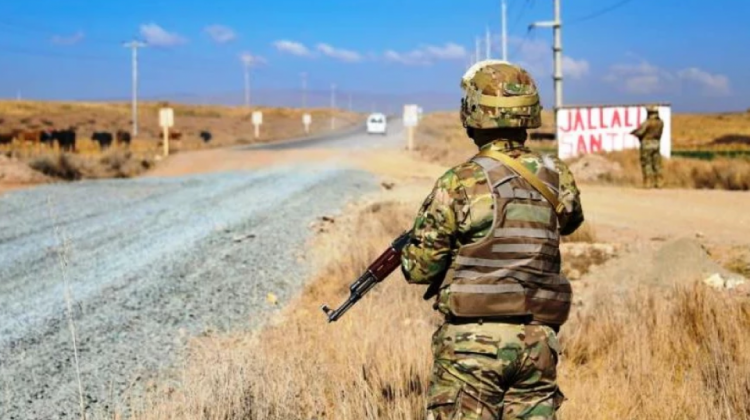 Efectivo del Ejército boliviano en la frontera con Chile. Foto: Ministerio de Defensa de Bolivia.