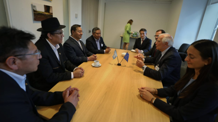 Reunión de las delegaciones de Bolivia y la UE. Foto: Twitter del presidente Arce.