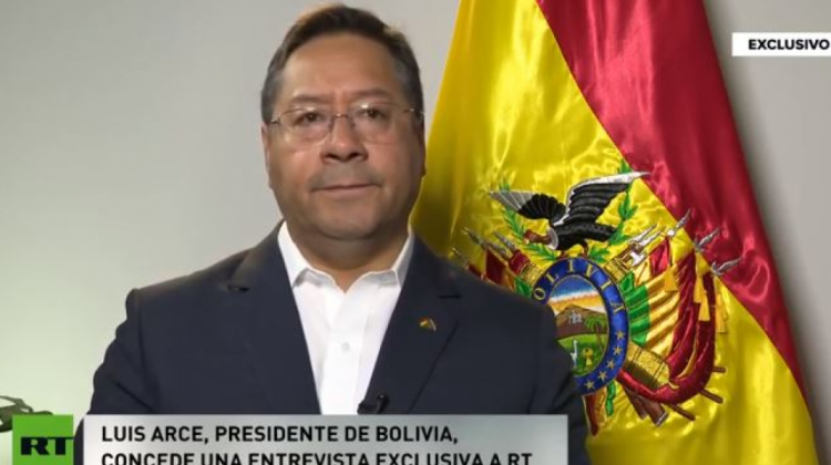 Presidente Luis Arce en entrevista con RT. Foto: Captura de video.