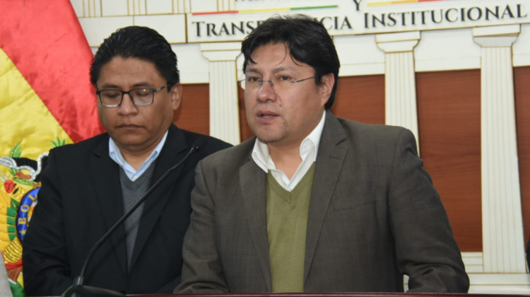 Iván Lima y Marvin Molina anunciando la institucionalización de jueces. Foto: ABI