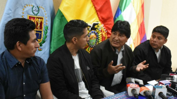 Gualberto Arispe, Andrónico Rodríguez, Evo Morales y Leonardo Loza. Foto: Opinión/Dico Solís.