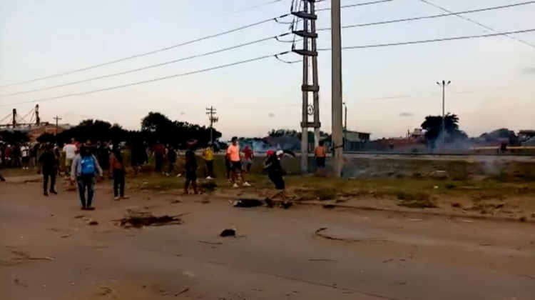 Enfrentamientos en la Refinería de Palmasola. Foto: Captura video