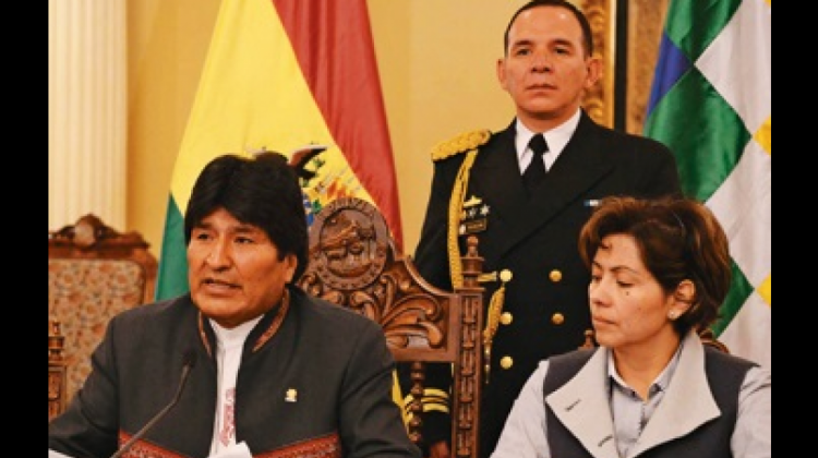 Evo Morales y Viviana Caro. Foto: Internet