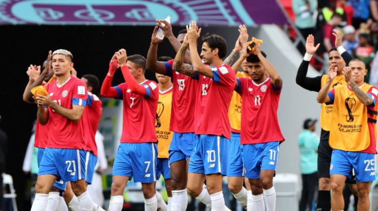 El combinado costarricense agradece a su hinchada.  Foto: Twitter FIFA