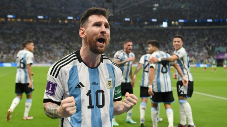 Lionel Messi celebra la victoria de su seleccionado ante México.   Foto: Twitter FIFA
