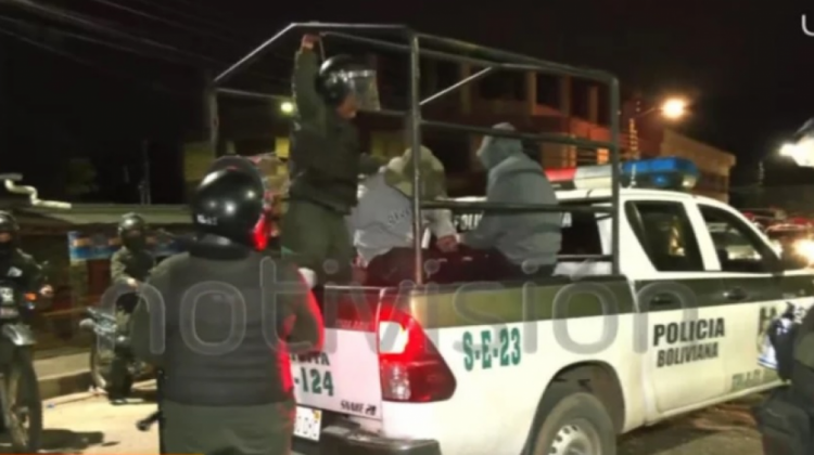 Detenidos en enfrentamientos en La Guardia la pasada jornada. Foto: Captura de video Red Uno