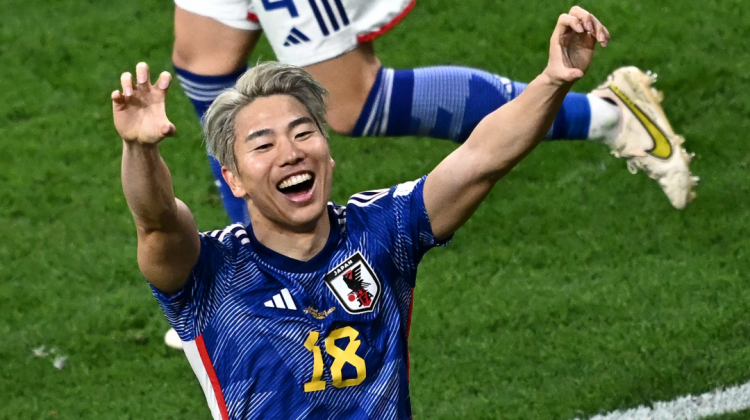 Takuma Asano celebra el gol que le permitió la victoria a su selección.   Foto: FIFA Twitter