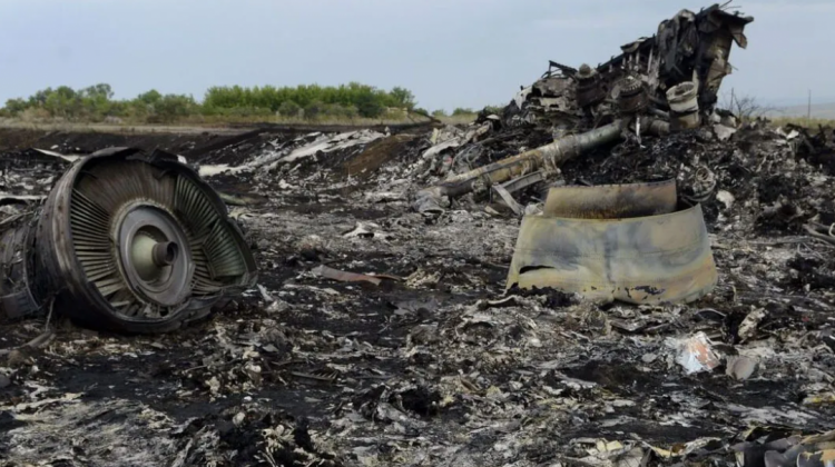 Restos del avión de la empresa Malaysia Airlines que fue derribado en el este de Ucrania en julio de 2014.
