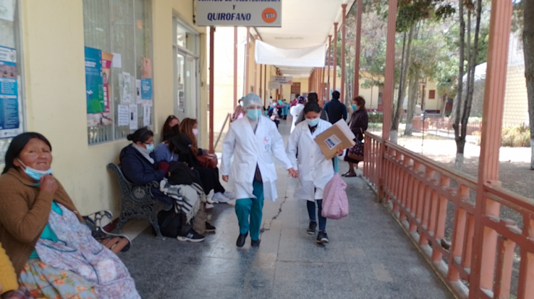 Médicos y pacientes en el hospital de Clínicas. Foto: ANF