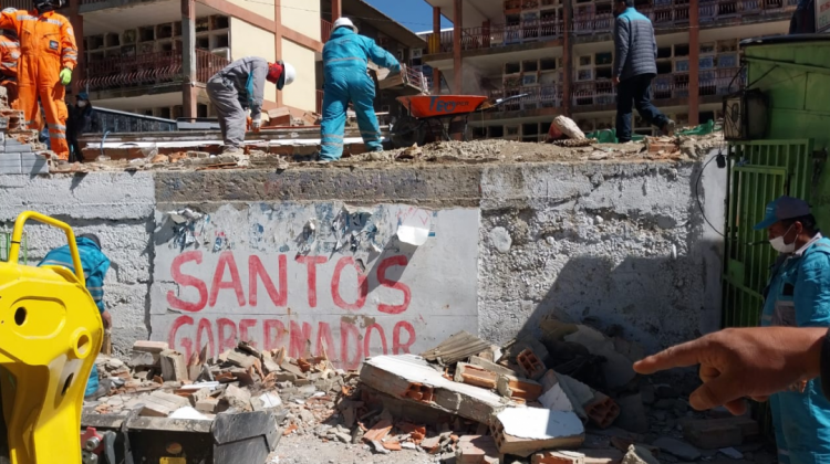 Muro que se desplomó en el Cementerio General de La Paz. Foto: AMN