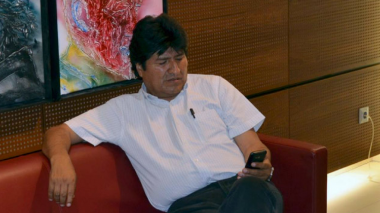 Evo Morales fue retenido por 14 horas en Viena, Austria el 2 de julio de 2013. Foto. Internet
