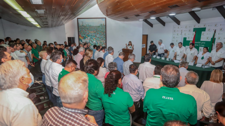 Cívicos en la asamblea de la cruceñidad. Foto: Facebook Comité pro Santa Cruz