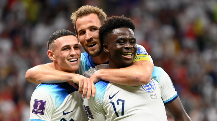 Jugadores de Inglaterra celebran uno de los goles para su seleccionado.  Foto: Twitter FIFA