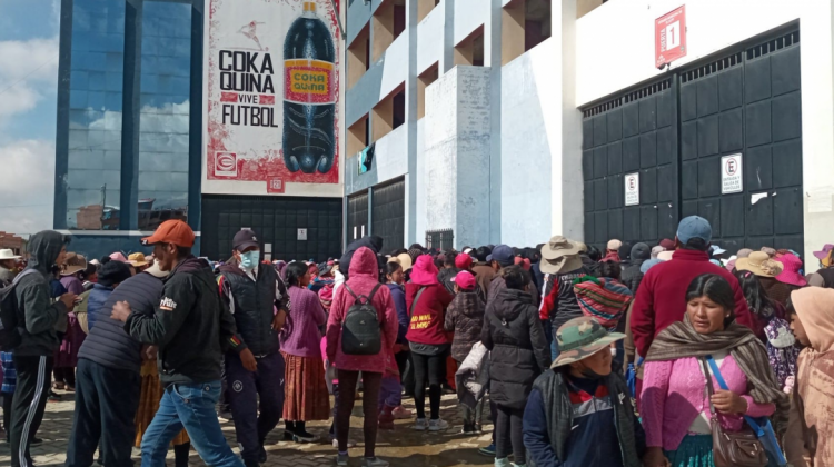 El Alto: Reprogramación en la entrega de juguetes provoca filas
