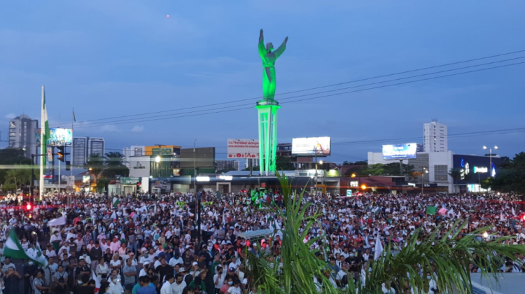 La gente en el Cristo Redentor. Foto: gentileza