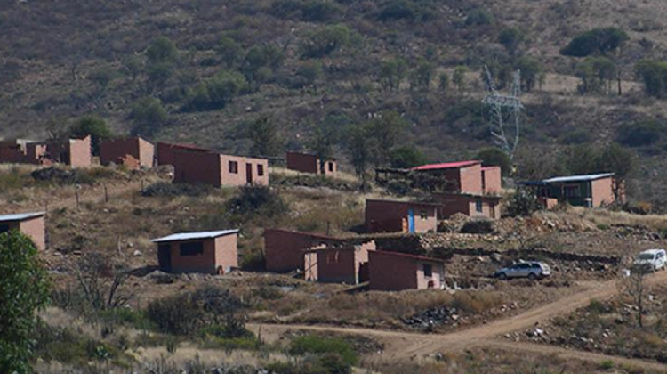 Imagen referencial de edificaciones de avasalladores en Cochabamba. Foto: Los Tiempos