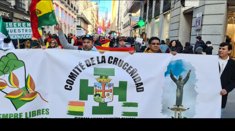Marcha de residentes bolivianos en Madrid. Foto: Víctor González.
