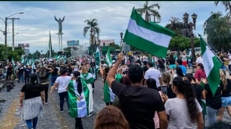 La marcha en Santa Cruz piden la liberación del gobernador, Luis Fernando Camacho Foto: Comité Cívico.