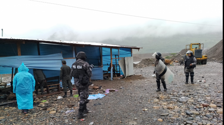 La Policía llegó hasta el lugar de los conflictos. Foto: Alcaldía de Mapiri