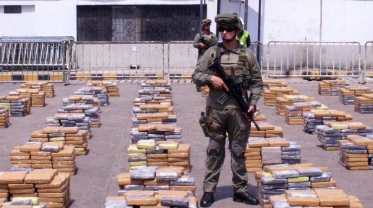 Policía colombiana con la incautación de droga. Foto: El Tiempo