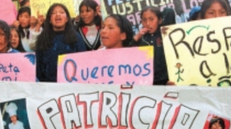 Estudiantes pidiendo justicia por la muerte de la niña Patricia. Foto: Redes Sociales.