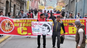 Maestros de Bolivia marchan en La Paz en rechazo a la malla curricular y otras demandas