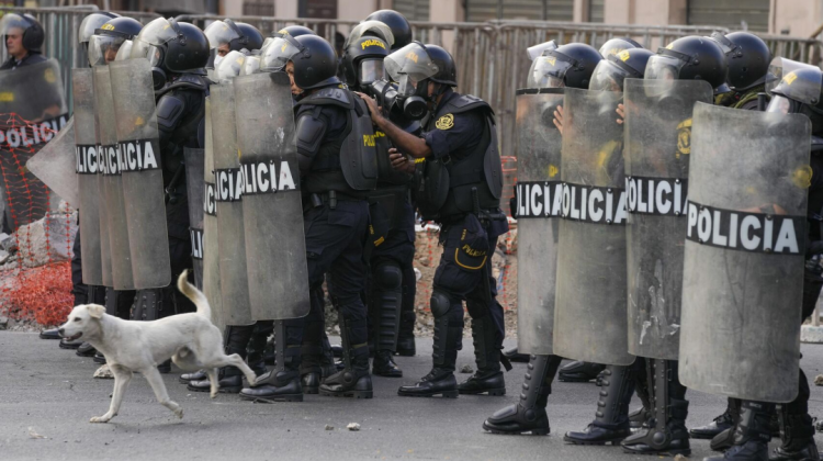 Policía de Perú durante la crisis política y social en ese país.
