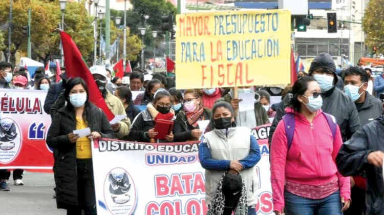 Marcha de maestros en Cochabamba.  Foto: Opinión