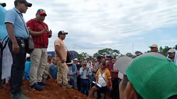 Bloqueo en Yapacaní. Foto: Captura video.
