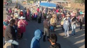 Segundo día de bloqueo en la carretera que conecta a Cochabamba con Oruro y La Paz