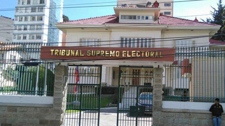 El frontis del Tribunal Supremo Electoral (TSE). Foto: Opinión.