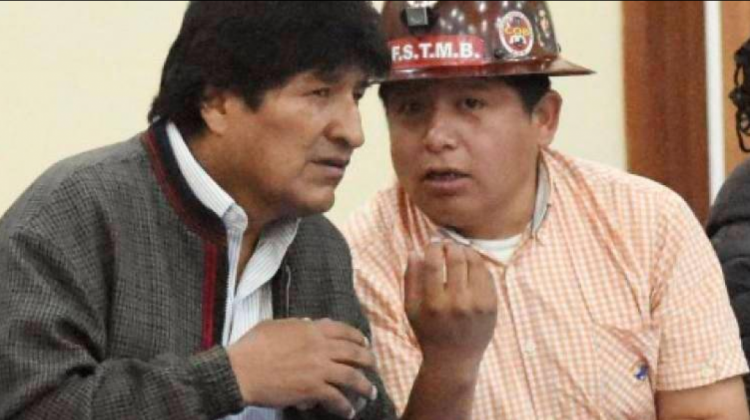 Evo Morales y Juan Carlos Huarachi en una reunión pasada. Foto: ABI