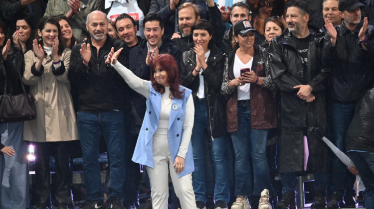 Cristina Fernández de Kirchner, durante el acto en conmemoración del  20º aniversario de la asunción de su difunto esposo.  Foto: @CFKArgentina
·