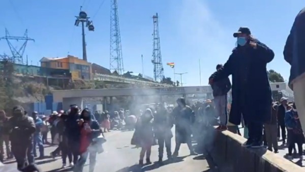 Bloqueo en el peaje de la autopista La Paz-El Alto