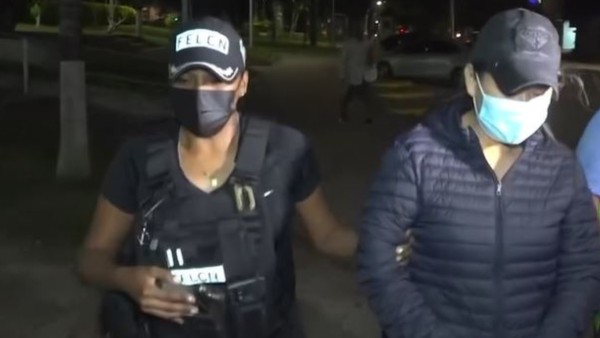 En las próximas horas se trasladará a la funcionaria a la cárcel de Palmasola. Foto: Captura video