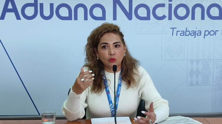 Karina Serrudo, presidenta de Aduana